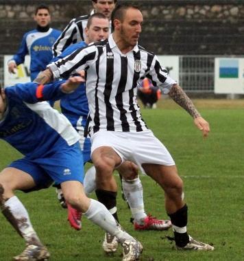 Il difensore della Massese Milianti si &egrave; infortunato nel match di andata col Pietrasanta 