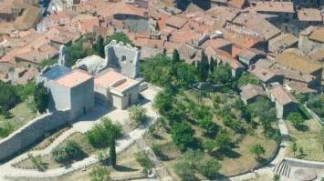 Una panoramica della Rocca di Campiglia