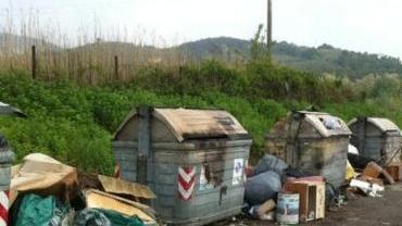 I cassonetti incendiati