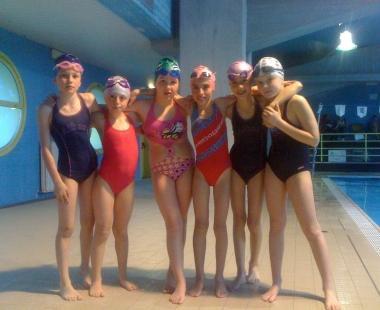 <b>NUOTO</b> Da sinistra Paoli, Selmanaj, Ganay, Sara e Serena Shmidra, Rotunno 