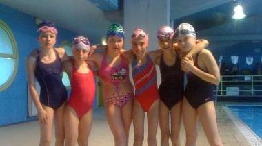 <b>NUOTO</b> Da sinistra Paoli, Selmanaj, Ganay, Sara e Serena Shmidra, Rotunno