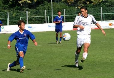 Luca Giani sul pallone durante la partita contro il Borgo a Buggiano             