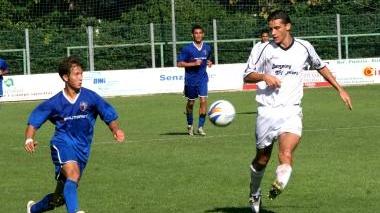 Luca Giani sul pallone durante la partita contro il Borgo a Buggiano