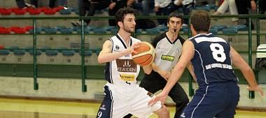 Del Carlo in azione nella gara inaugurale, vinta da Monsummano, della serie playoff con San Giovanni Valdarno 