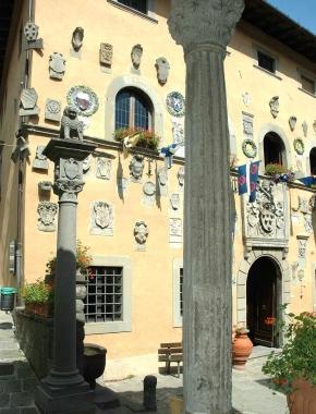 Uno scorcio del centro storico di Cutigliano   