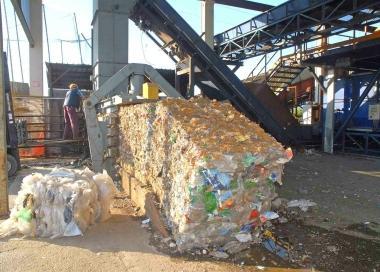 Rifiuti allinterno dello stabilimento 