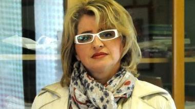 A lato la presentazione della lista Cara Puntremal. A sinistra in alto la candidata Lucia Baracchini e sotto veduta di Pontremoli