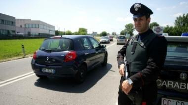 Mamma ingaggiava baby sitter, poi rubava nelle loro case