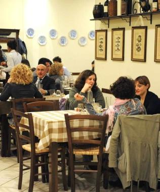 La sala interna del Toscanelli pu&ograve; contenere settanta posti 