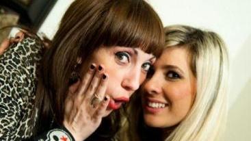 Antonella Macaluso (a sinistra) con la vocalist Monnalisa