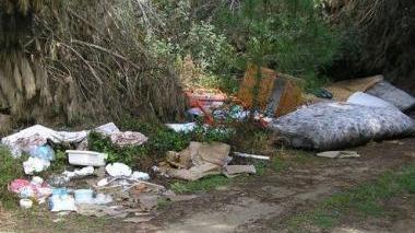 <b>DISCARICA </b>selvaggia nella pineta di Principina
