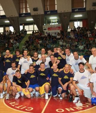 <b>TUTTI INSIEME. </b>Unedizione del &laquo;Mantovani&raquo; 