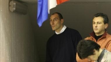 Marco Bracci assiste a una gara dei Lupi al PalaParenti