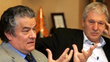 Il dg Francesco Bosio e il presidente Paolo Regini nell’altra foto la carta Cabel Pay