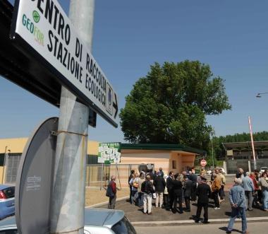Stazione ecologica, taglio del nastro e sconti in arrivo