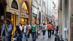 Negozi aperti nei festivi, ma con gli eventi
