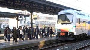 Allarme bomba alla stazione, treni in tilt ma è uno scherzo