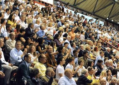 Il pubblico biancorosso sulle tribune del Palafermi 