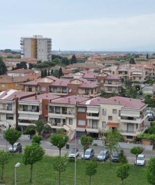Alcuni appartamenti e il nuovo lungomare di Cecina Mare   