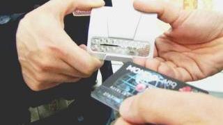 Uno skimmer, il dispositivo che serve a clonare le carte di credito