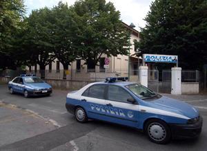 Rubano furgone e "cambiasoldi"ma arriva la polizia e abbandonano il bottino