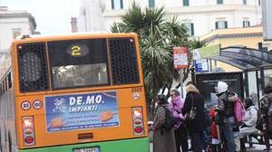 Largo Duomo, protesta contro i bus in sosta