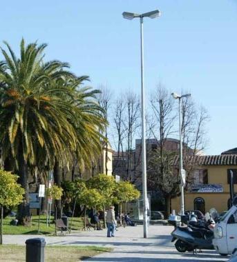 La piazza della stazione a Massa 
