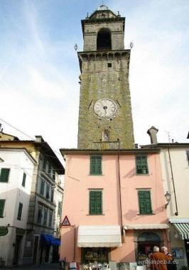 Il campanone simbolo di Pontremoli che domenica sceglie il nuovo sindaco 