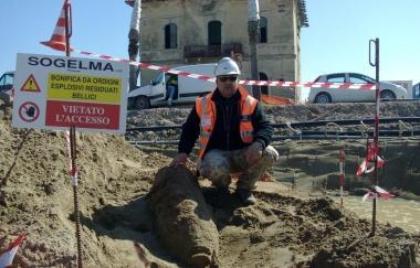 La bomba ritrovata allinterno del cantiere per la costruzione del porto 