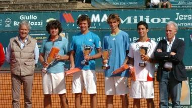 La premiazione del doppio italiano vincitore della finale contro la coppia russa