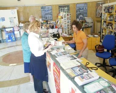 Il punto informazioni turistiche all’interno dell’ex Palazzo del turismo