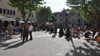 Castagneto, ecco la nuova piazza del Popolo