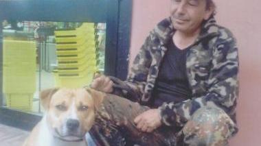 <strong>VITTIMA.</strong> Il barbone Mirko col suo adorato cane Johnny
