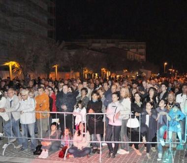 Uno scorcio del pubblico in largo Cairoli 