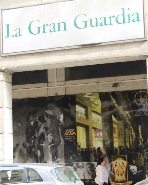 <b>Gran Guardia.</b> E polemica sulla variante urbanistica per il maxi-negozio e sui 20 appartamenti da costruire 