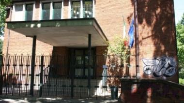 Appartati con le ragazze, per bravata rubano in un asilo: arrestatisilo