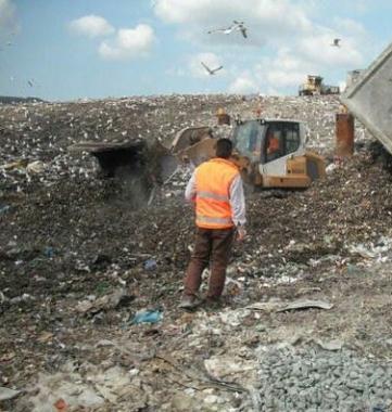 Proteste sui miasmi degli ultimi giorni nella zona della discarica 