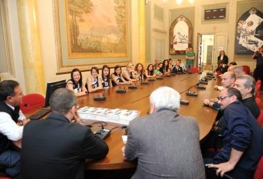 Due momenti della presentazione in Comune 