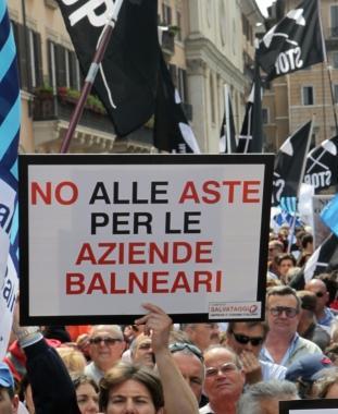 L'ira dei bagni contro Flavio Briatore