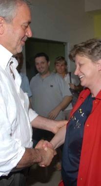 Elezioni 2007, la stretta di mano tra Niccolai e Gori 