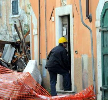 La palazzina crollata in via Carriona