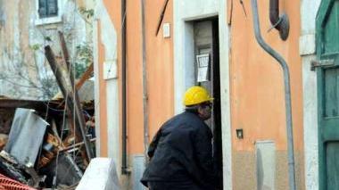 La palazzina crollata in via Carriona
