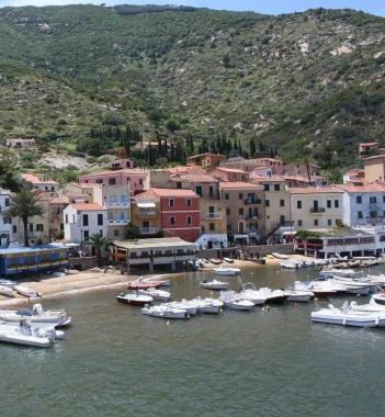<b>GIGLIO </b>nuovi parcheggi allarea dellex scuola media 