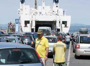 Il mezzo di Blu Navy fermo per lavori