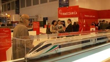 Il modellino del treno V300 vincitore della gara Fs