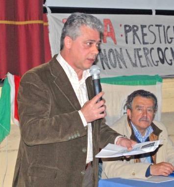 Rino Fragai ad unassemblea pubblica 