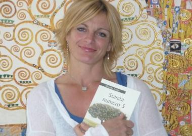 Claudia Larini Il ricavato del suo libro andr&agrave; tutto in beneficenza      