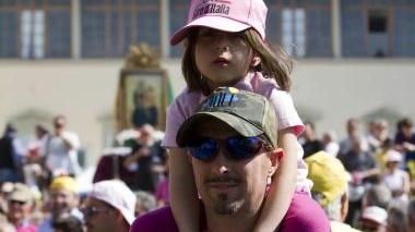 <b>CERIMONIA. </b>La consegna della maglia rosa