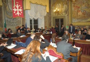 Lassessore Viale e, sopra, il consiglio 