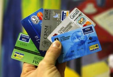 Carte di credito: gli esercenti devono accertarsi dellidentit&agrave; di chi le usa 